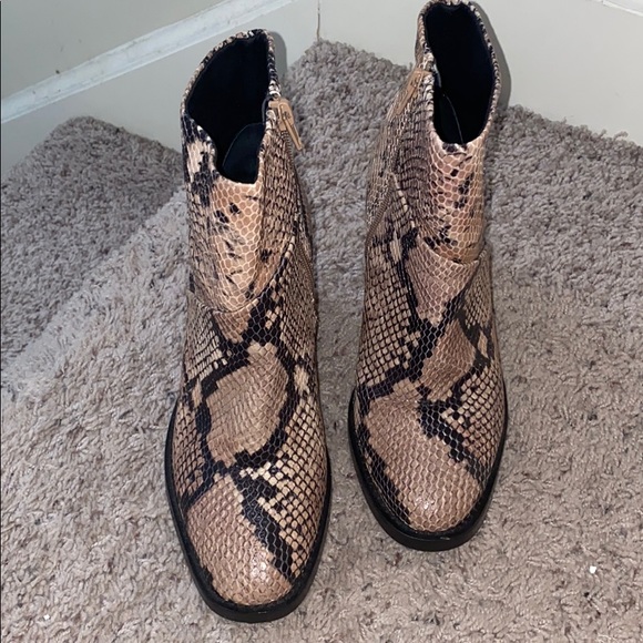 Steve Madden Boots - Picture 2 of 4